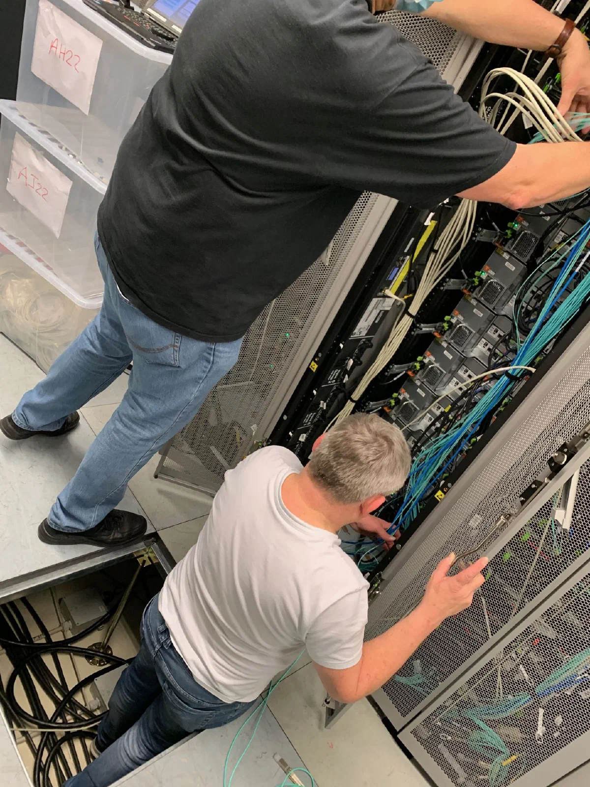 Structured cabling in a server rack
